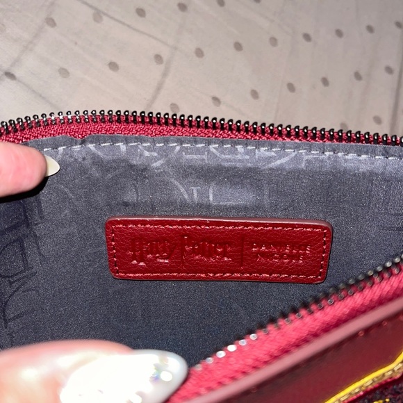 Danielle Nicole Harry Potter Gryffindor wristlet - Picture 6 of 6